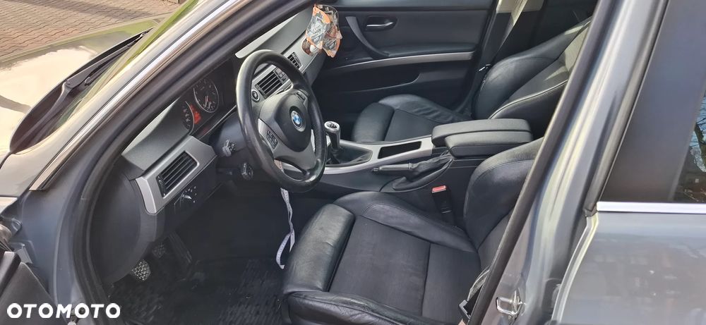 BMW Seria 3 330i - 10