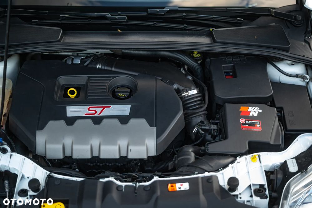 Ford Focus 2.0 EcoBoost ST - 10
