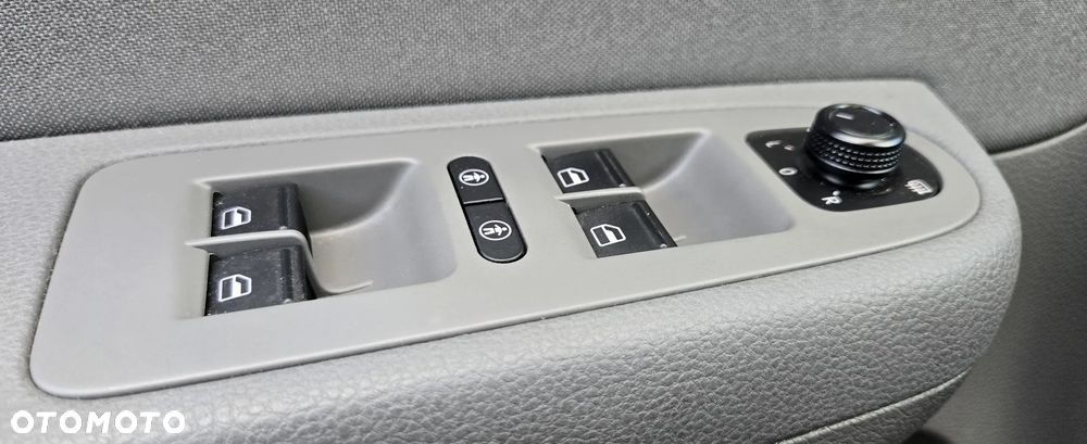 Volkswagen Sharan 2.0 TDI BMT Comfortline DSG - 32