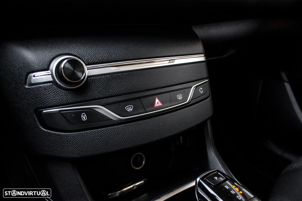 Peugeot 308 SW BlueHDi 130 EAT8 Stop & Start Allure - 19