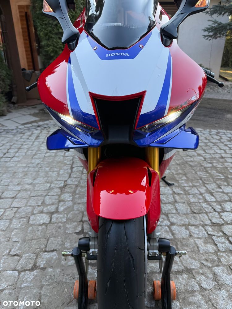 Honda CBR - 32