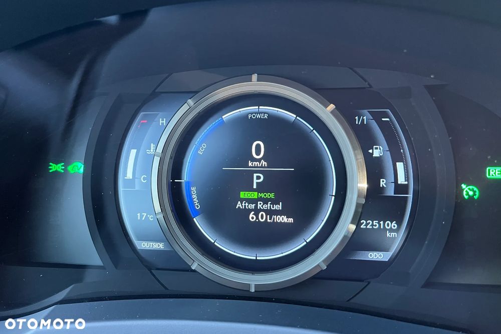 Lexus IS 300h F Sport - 24