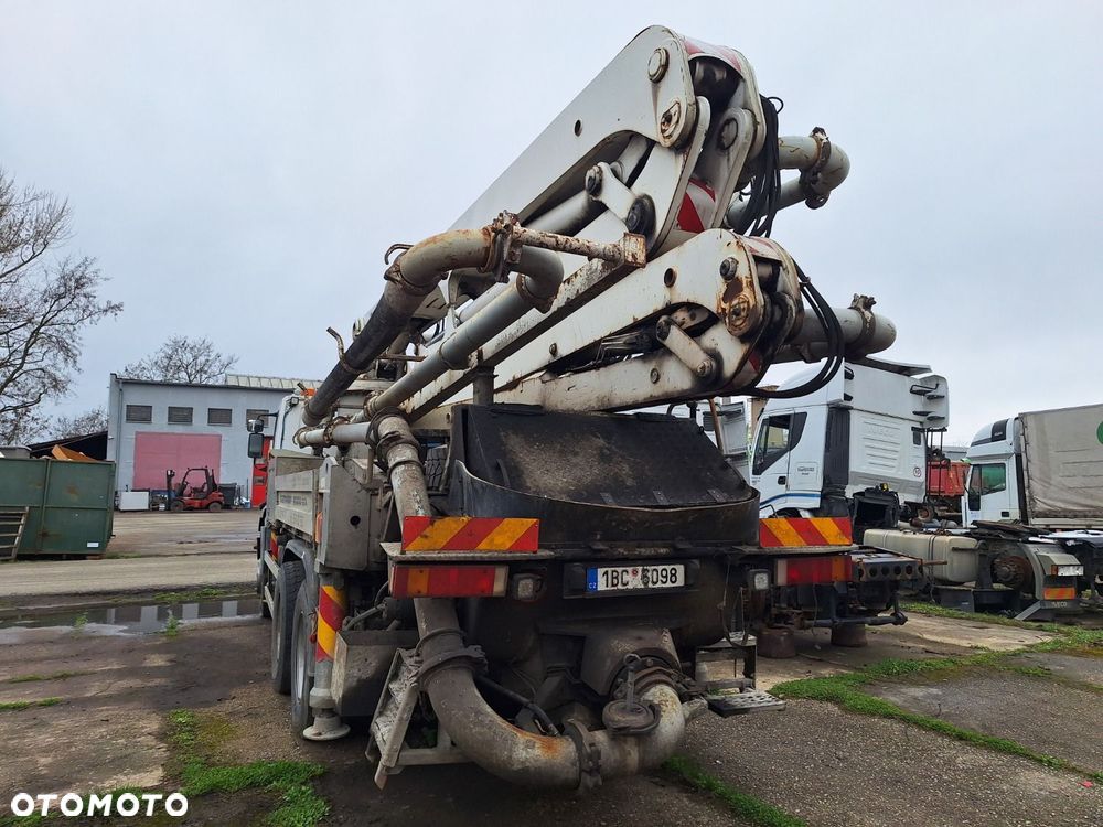 Iveco Eurotrakker 260E38 6X4 + Cifa 32 - 7