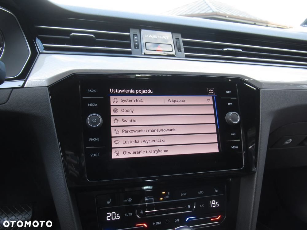 Volkswagen Passat 2.0 TSI Business DSG - 27