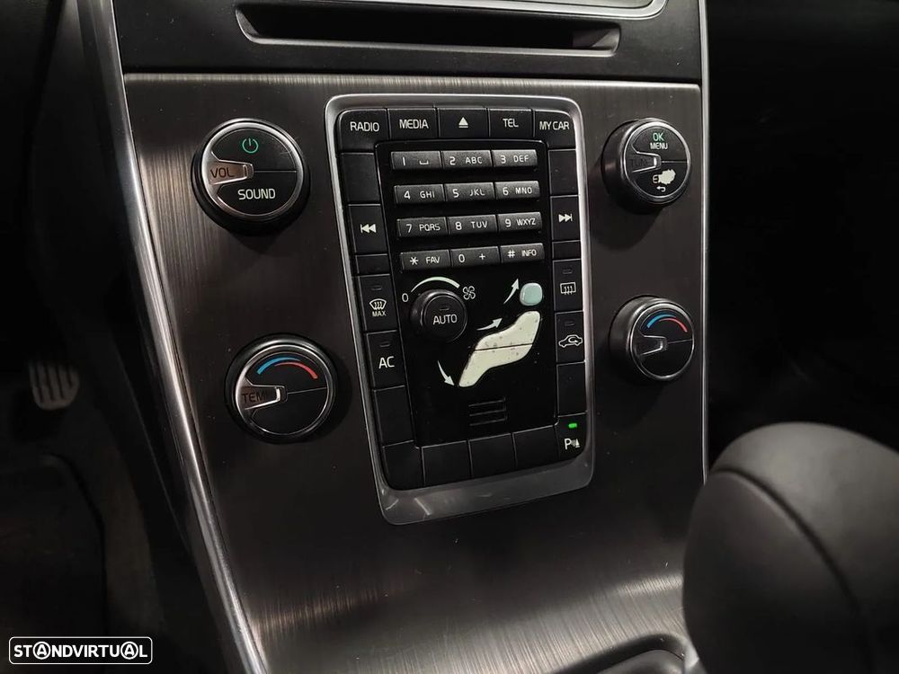 Volvo V60 2.0 D3 Momentum - 16