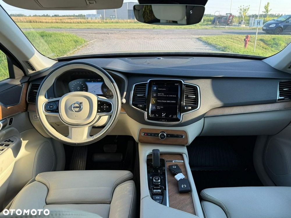 Volvo XC 90 B5 D AWD Geartronic Momentum Pro - 28