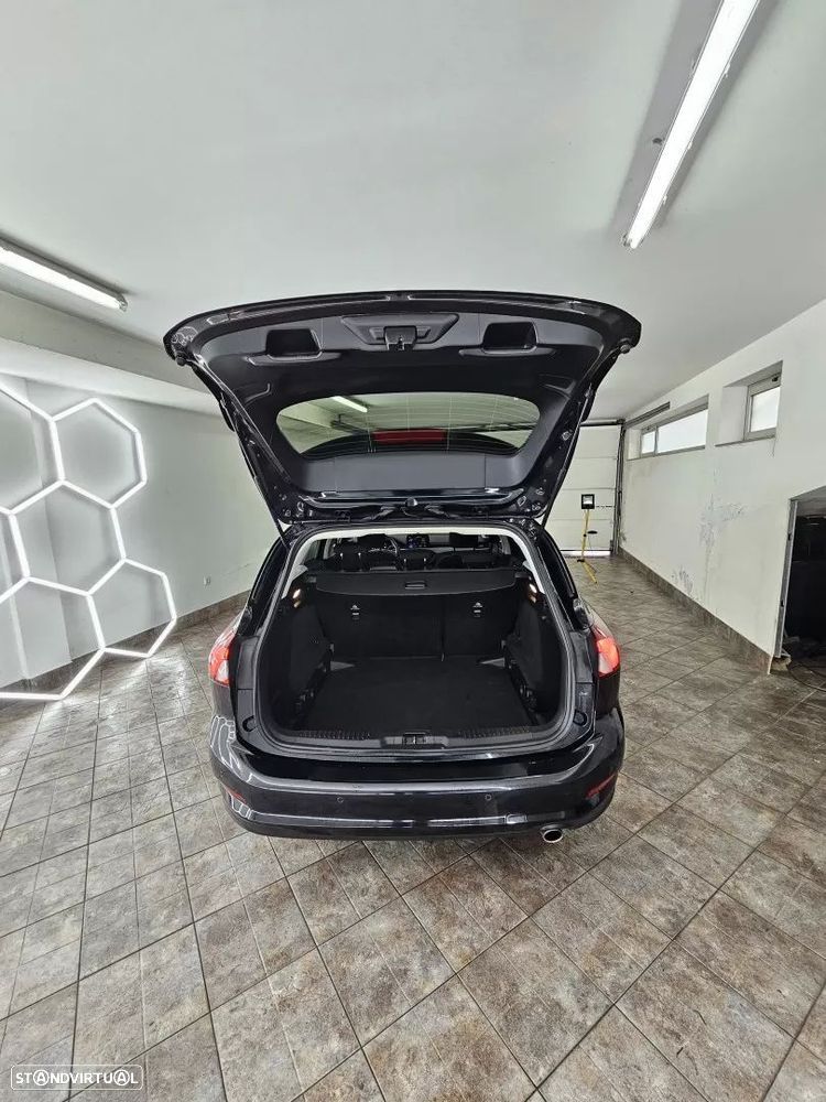 Ford Focus SW 1.0 EcoBoost Connected - 38