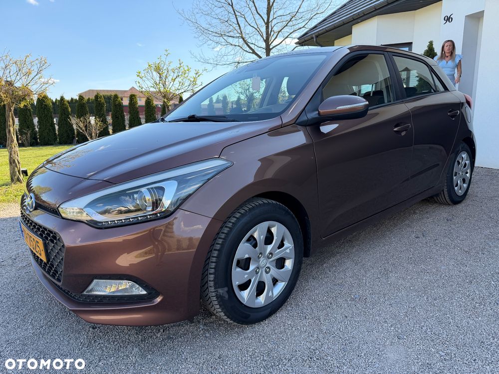 Hyundai i20 blue 1.2 Trend - 13