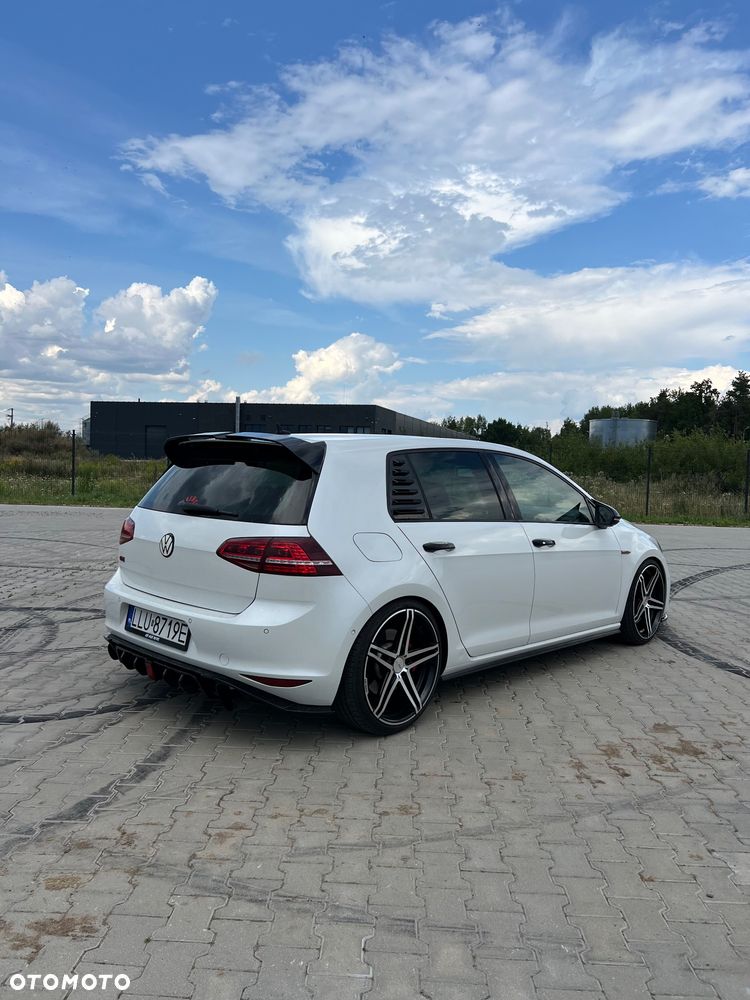 Volkswagen Golf - 6