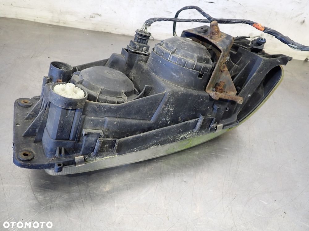 LAMPA PRAWA PRZEDNIA RENAULT MIDLUM 4.1 - 6