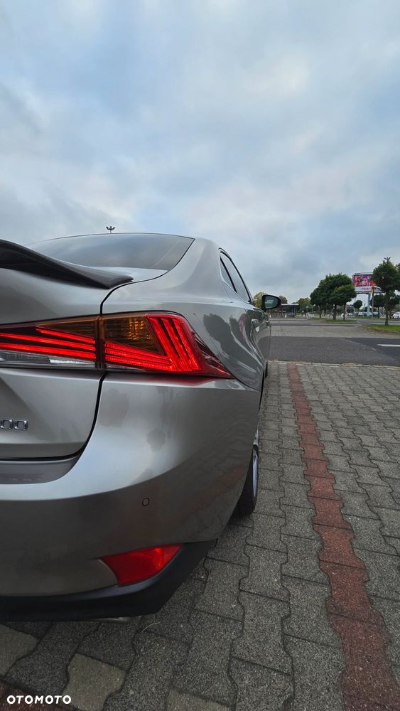 Lexus Is 2018 photo 4