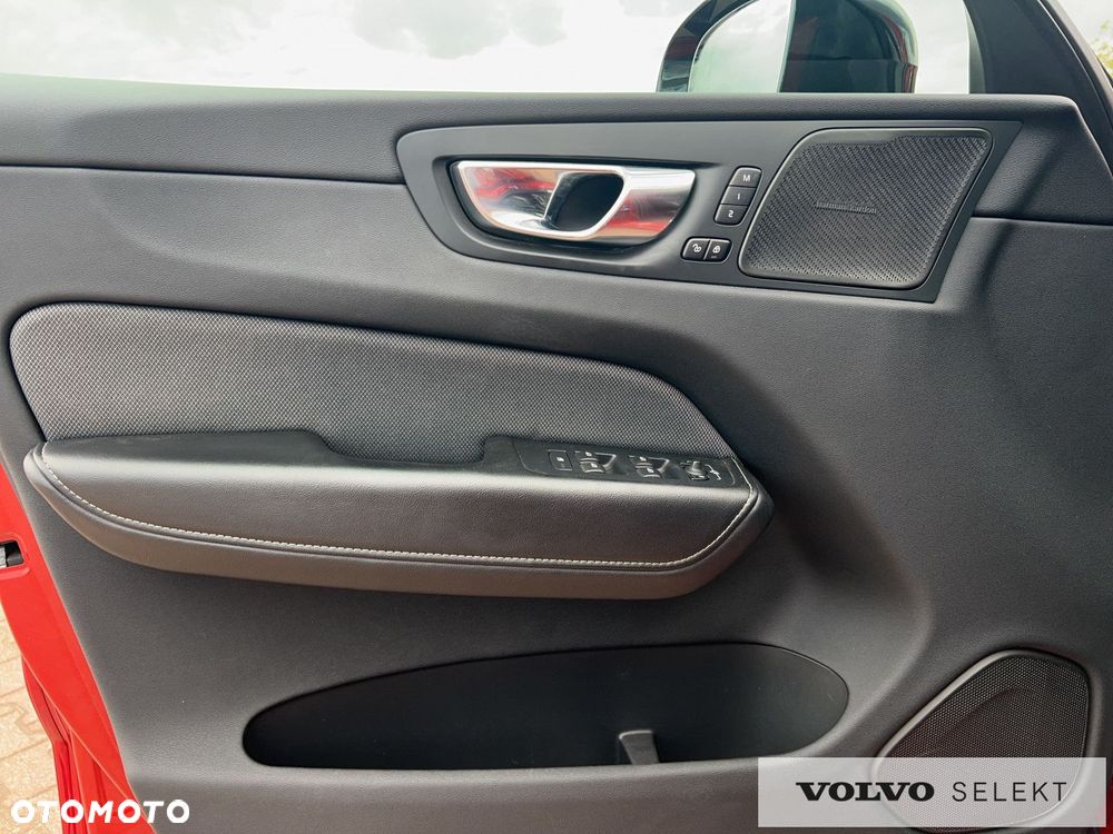 Volvo XC 60 B4 D AWD R-Design - 29