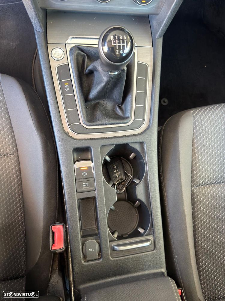VW Passat Variant - 22