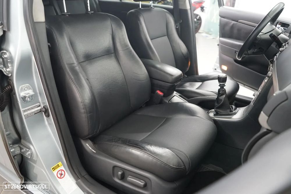 Toyota Avensis SW 2.0 D-4D Exclusive - 30