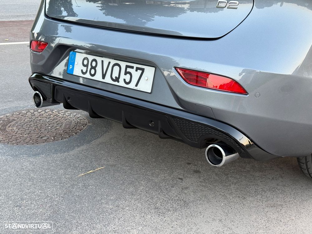 Volvo V40 D2 R Design — fotografia 17