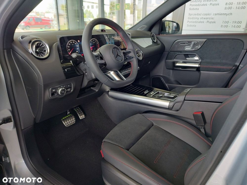 Mercedes-Benz GLA - 13