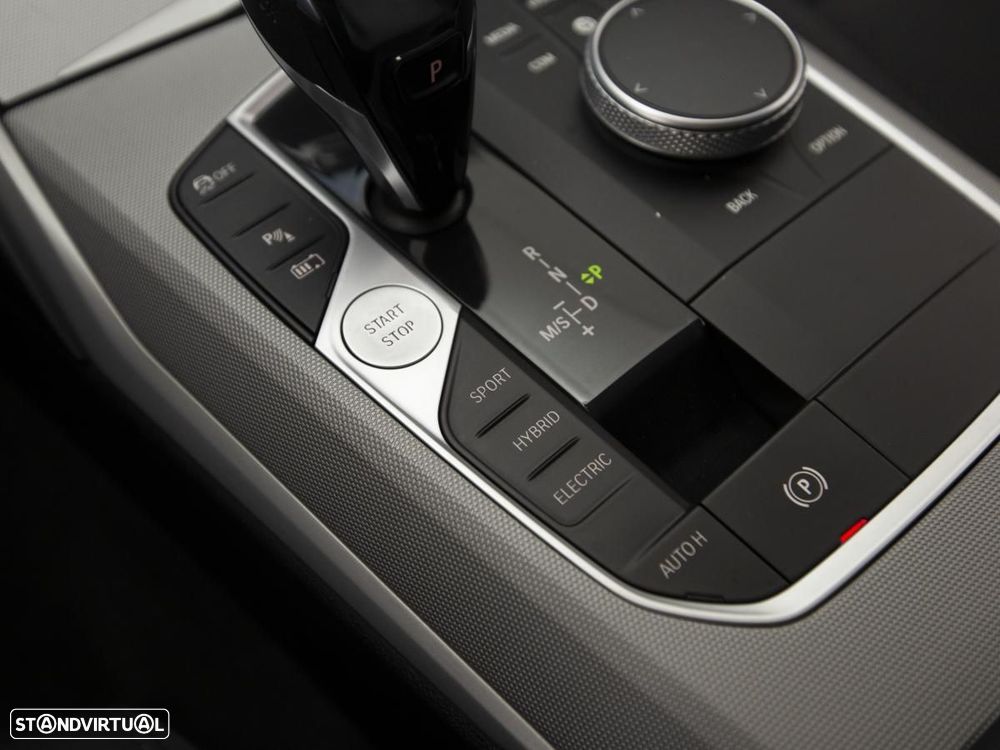 BMW 330 e Corporate Edition Auto — fotografia 22