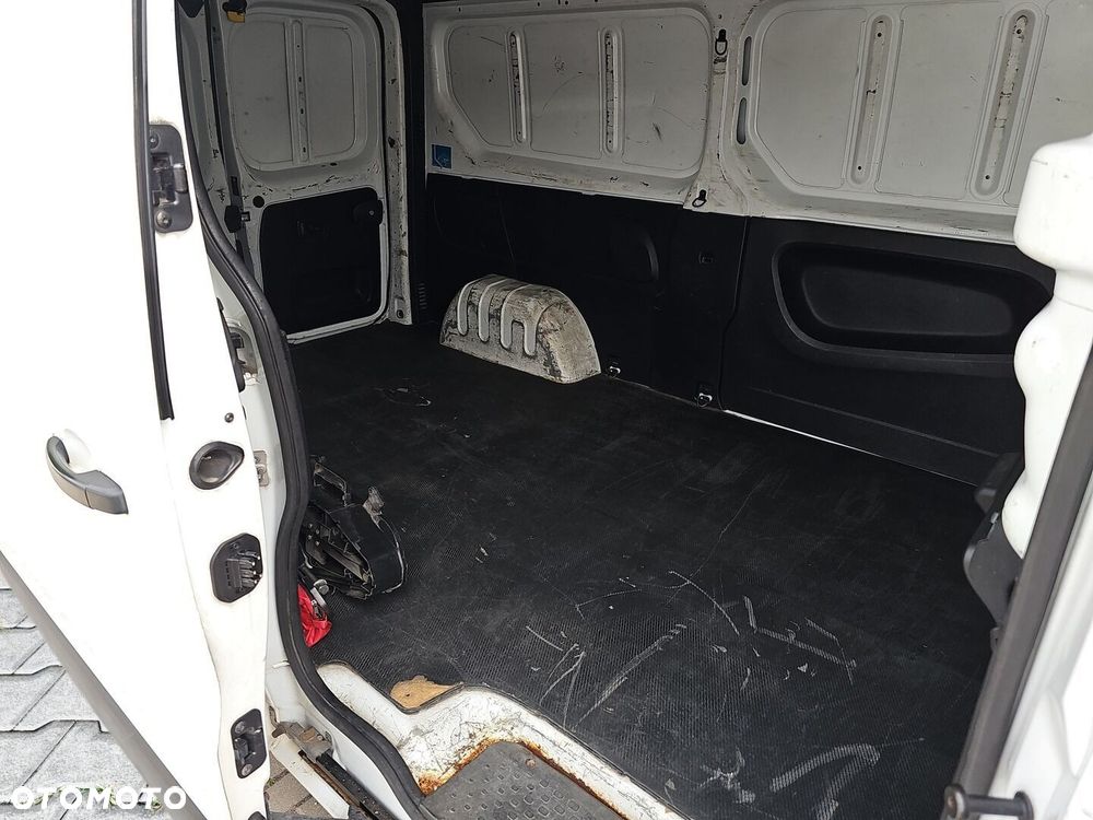 Renault Trafic - 23