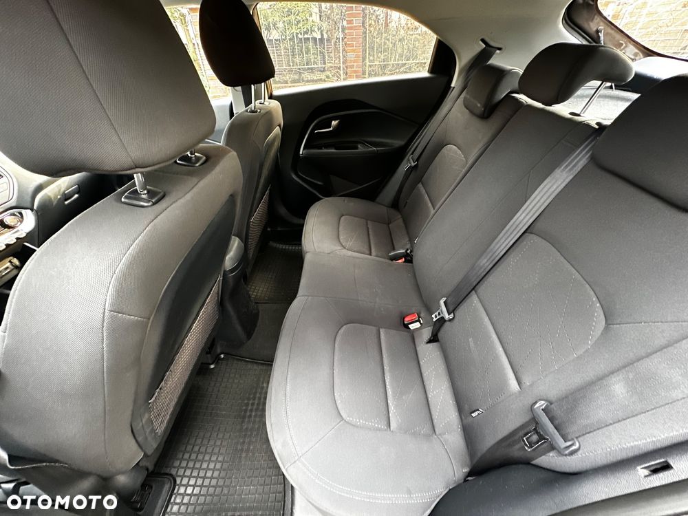 Kia Rio 1.2 L - 9