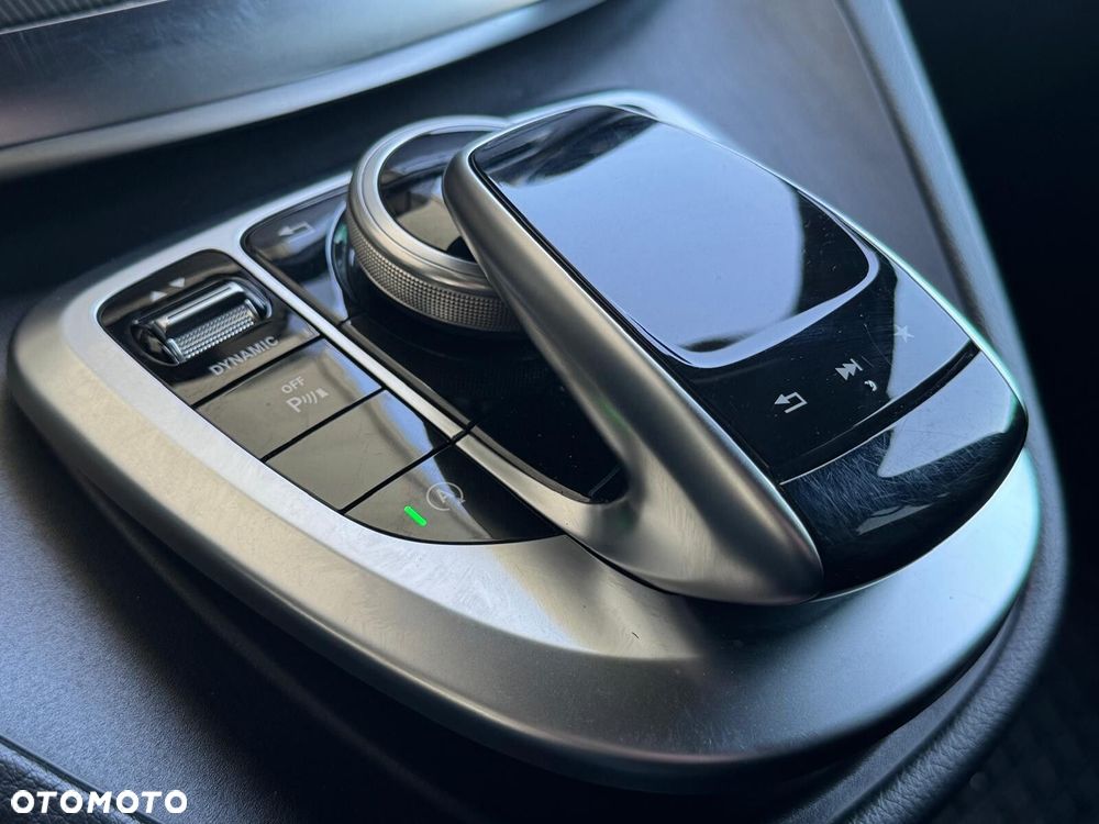 Mercedes-Benz Klasa V - 30