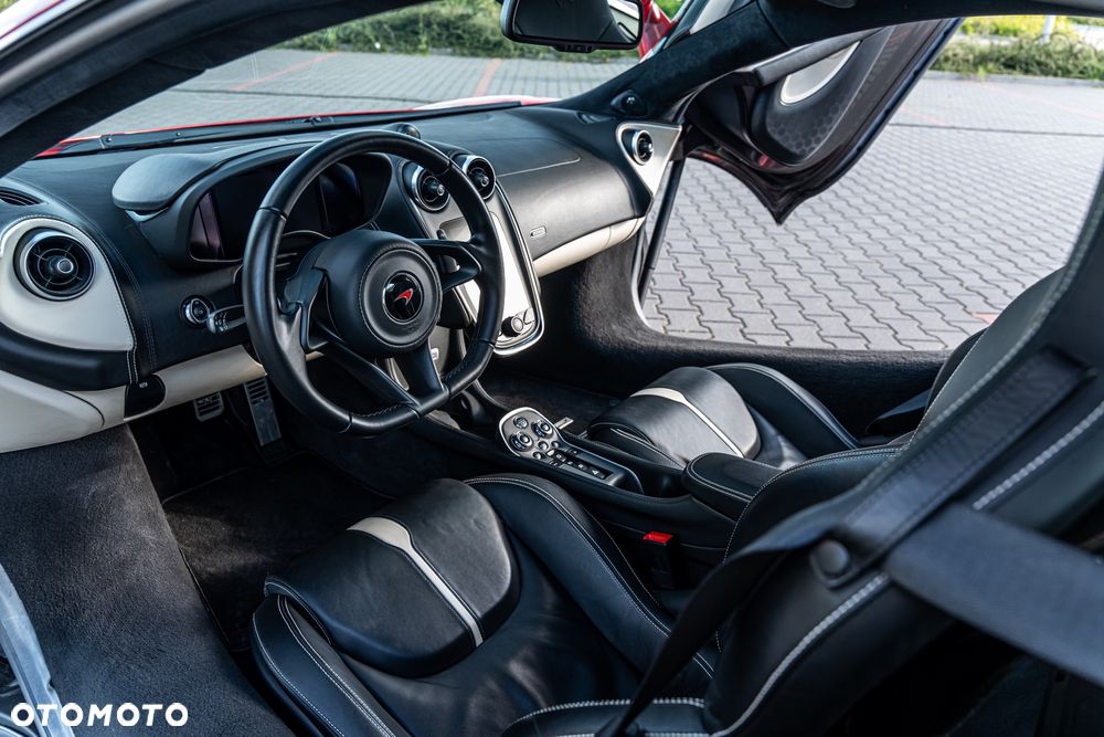 McLaren 570S Coupe Standard - 12