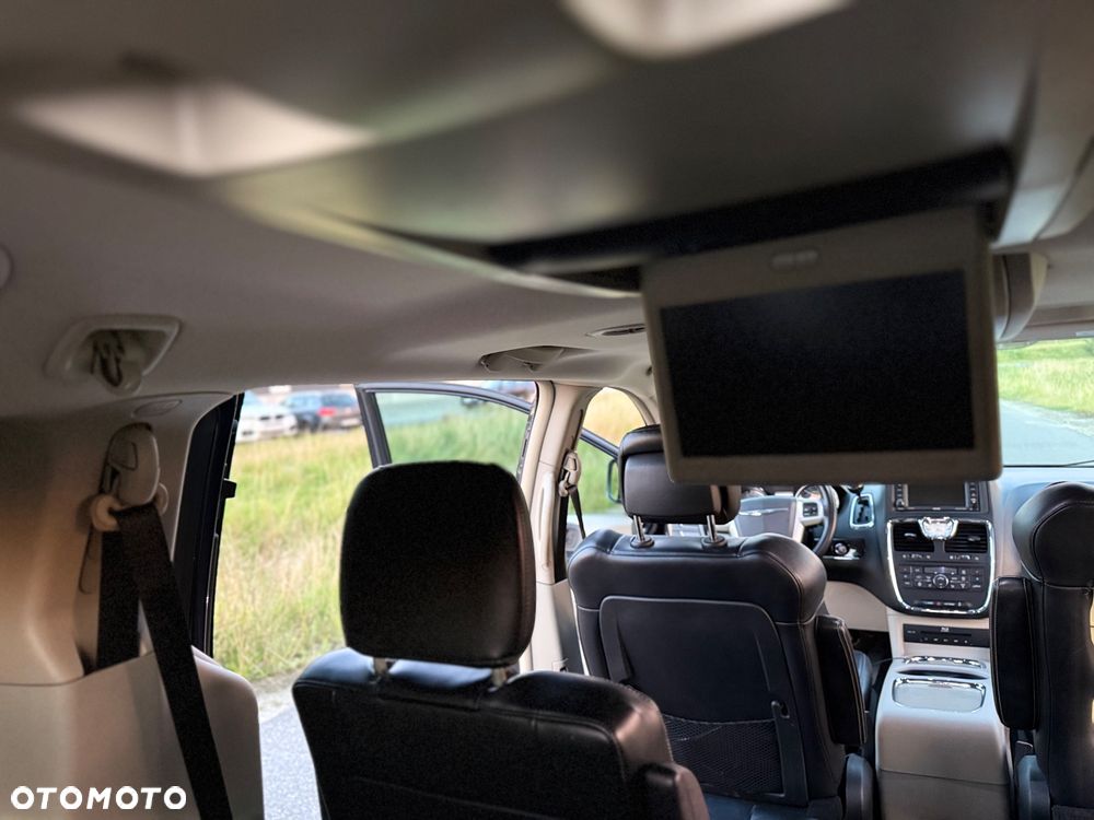 Chrysler Town & Country 3.6 Limited - 19