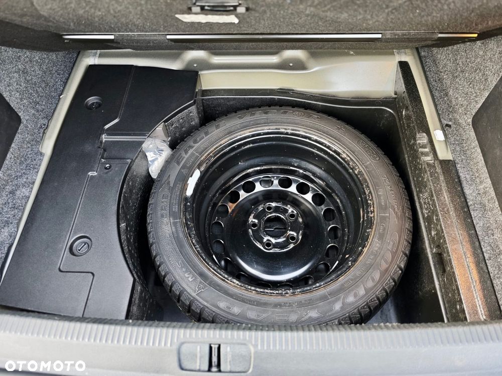 Volkswagen Passat 1.6 FSI Comfortline - 30