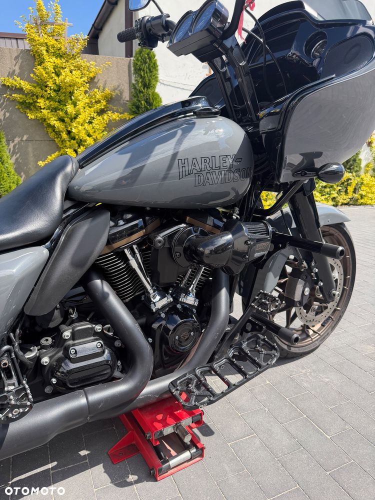 Harley-Davidson Touring Road Glide - 11