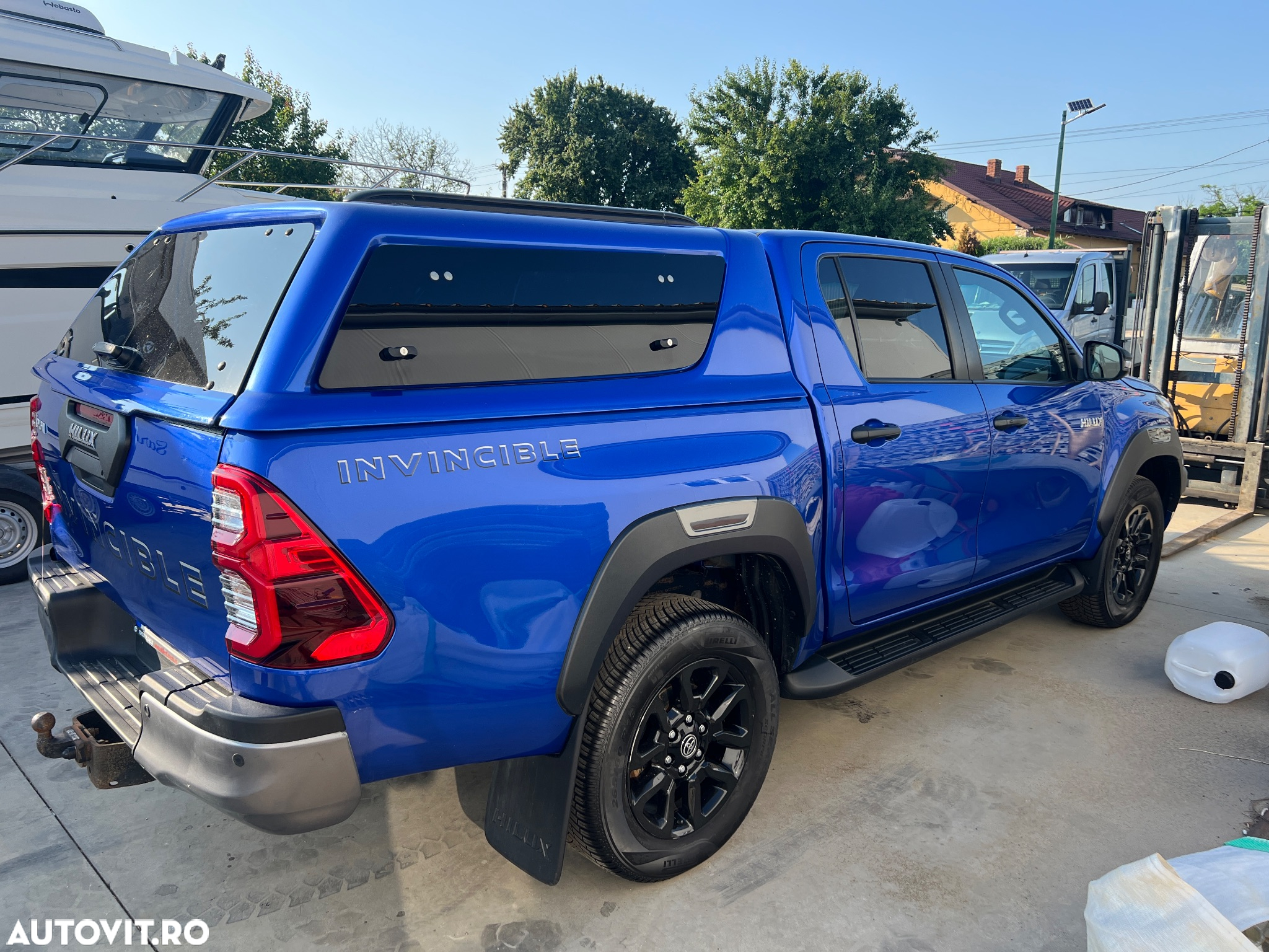 Toyota Hilux 2.8D 204CP 4x4 Double Cab AT Invincible Color Edition - 3