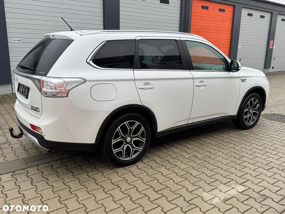 Mitsubishi Outlander - 4
