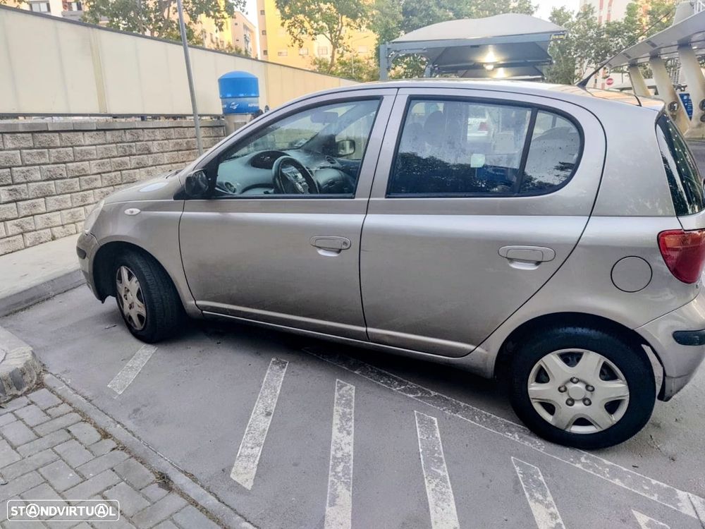 Toyota Yaris 1.0 Sol - 2