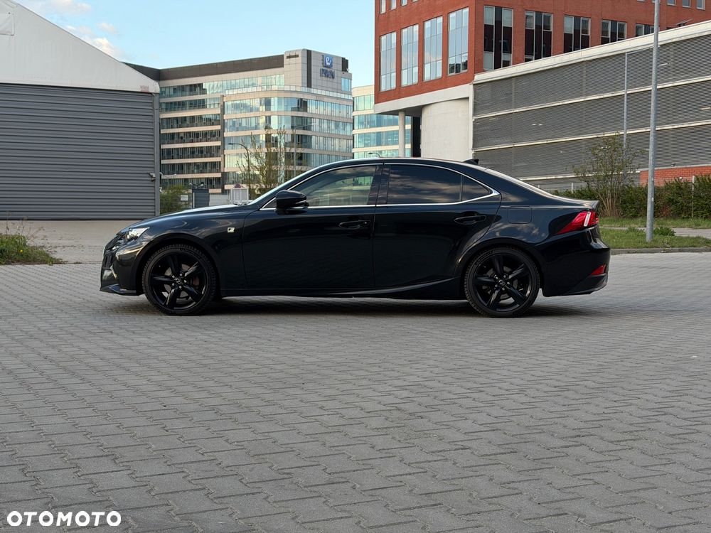 Lexus IS 300h Business Edition - 10