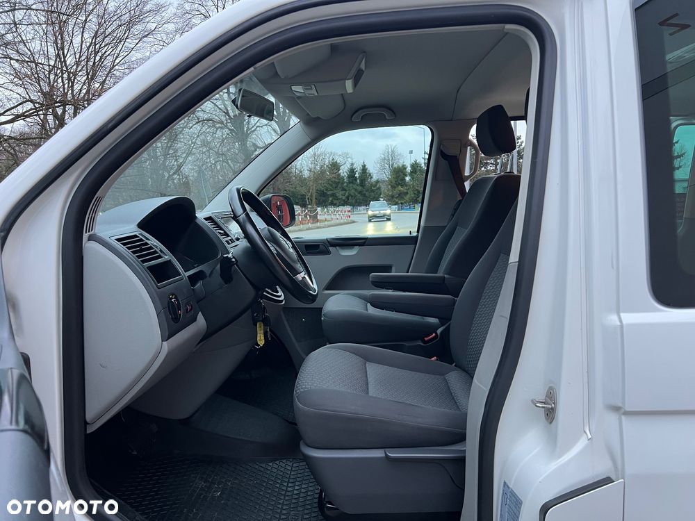 Volkswagen Caravelle - 14