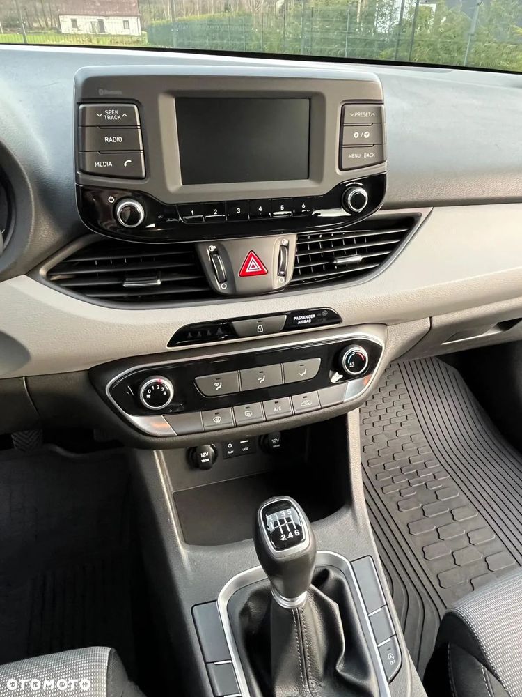 Hyundai i30 1.6 D Classic + - 21