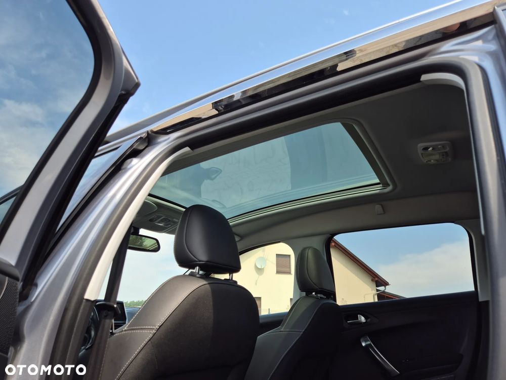 Peugeot 2008 1.2 Pure Tech Allure S&S - 14
