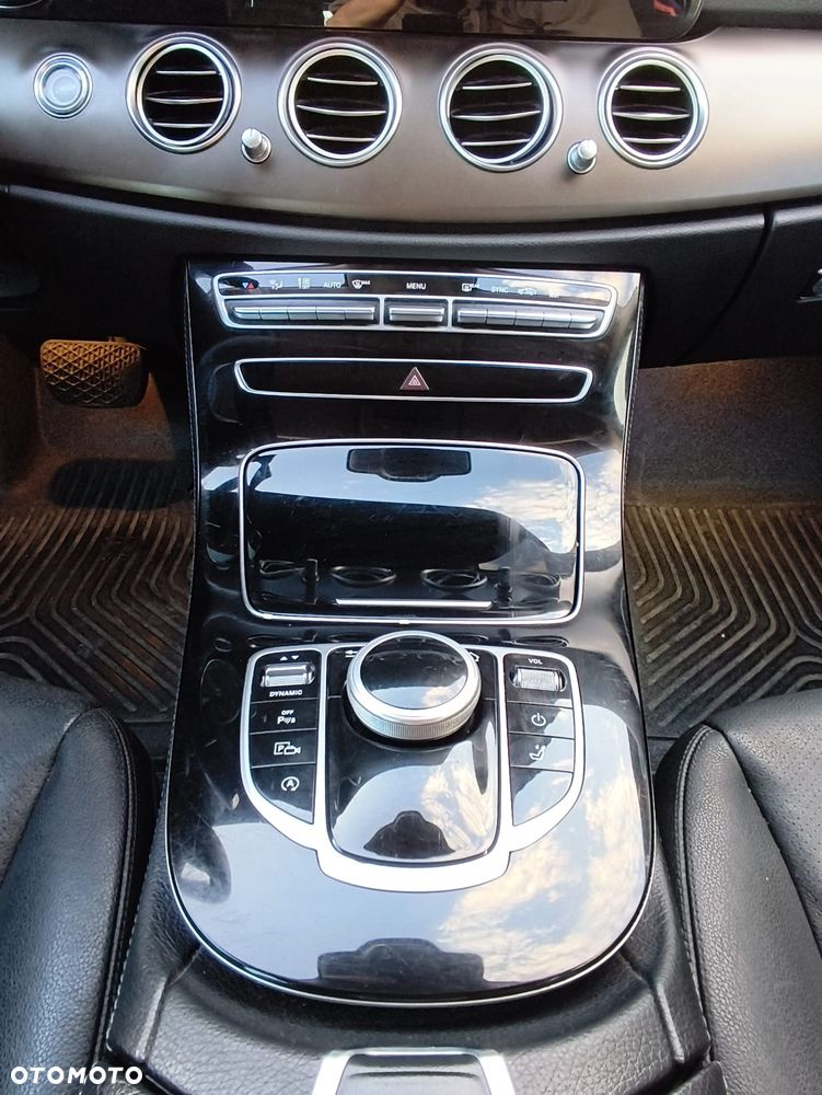 Mercedes-Benz Klasa E 200 d 9G-TRONIC - 9