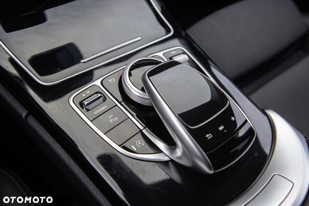 Mercedes-Benz Klasa C 180 9G-TRONIC AMG Line - 27