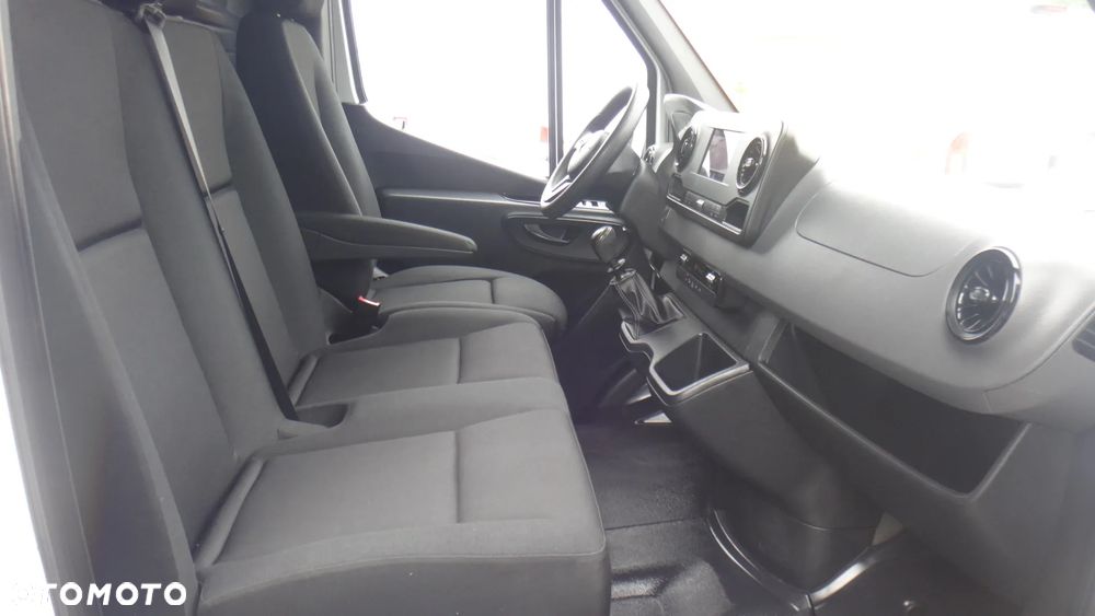 Mercedes-Benz Sprinter - 12