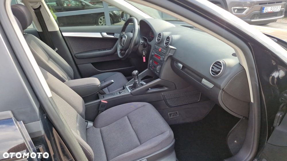 Audi A3 Sportback 1.6 FSI Attraction - 11