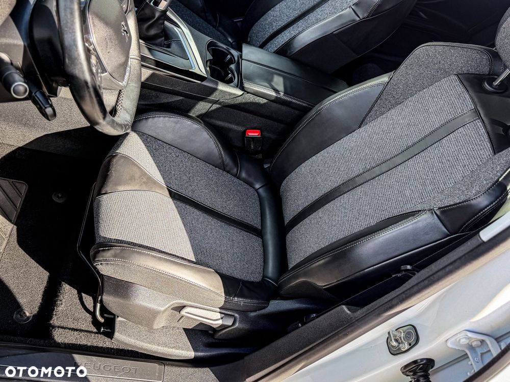 Peugeot 3008 PureTech 130 Stop & Start GPF Access - 29