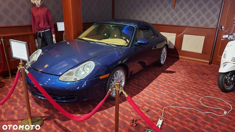 Porsche 911 Carrera 4 - 5