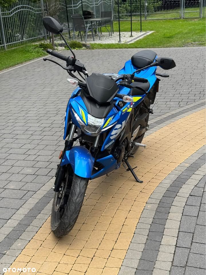 Suzuki GSX - 2