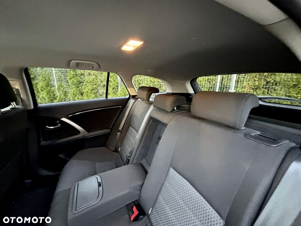 Toyota Avensis 2.0 D-4D Comfort - 17