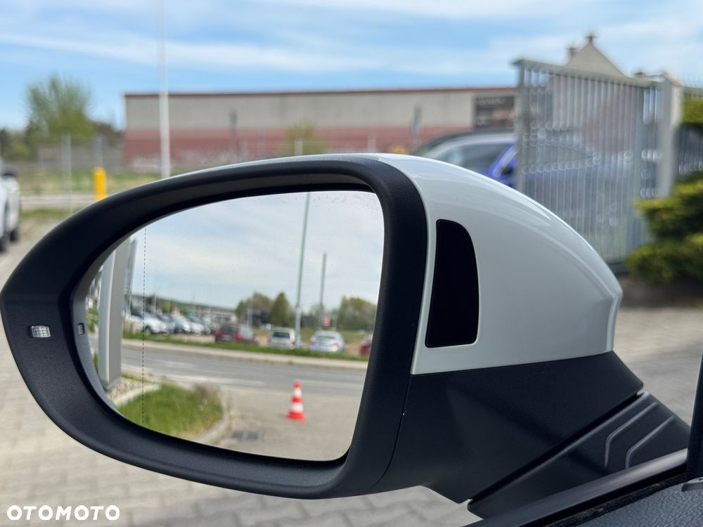 Volkswagen Golf 1.5 eTSI mHEV R-Line DSG - 23