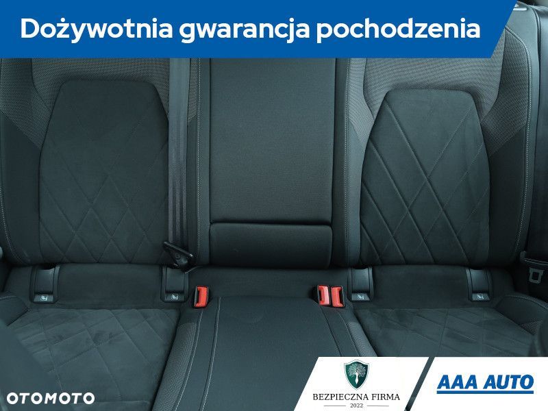 Volkswagen Golf - 11