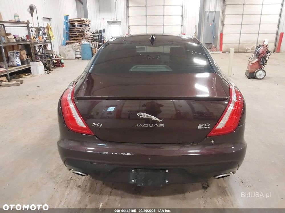 Jaguar XJ 3.0 V6 Kompressor AWD R-Sport - 10