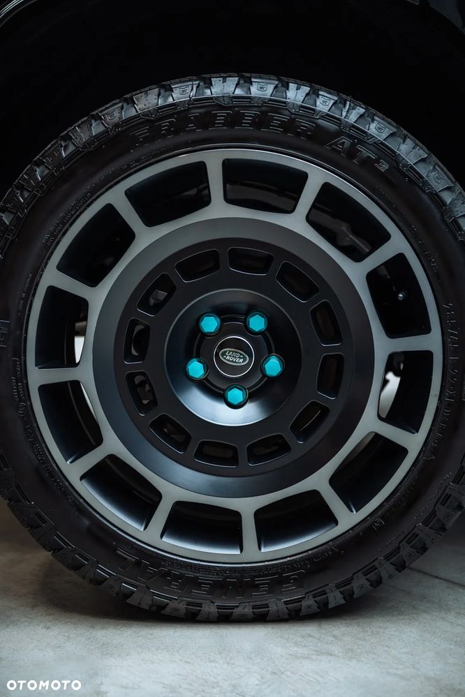 Land Rover Defender - 7