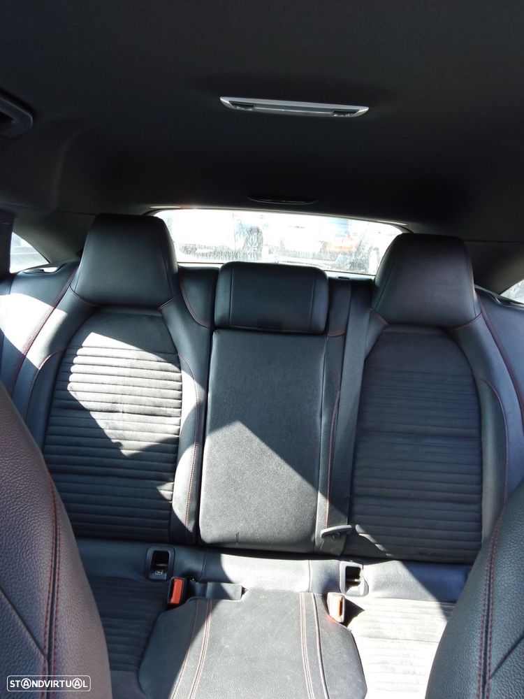Mercedes-Benz CLA 180 d Shooting Brake AMG Line - 13