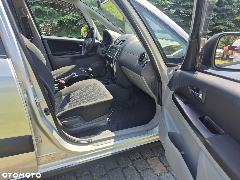 Suzuki SX4 1.6 VVT 4x4 Style - 10