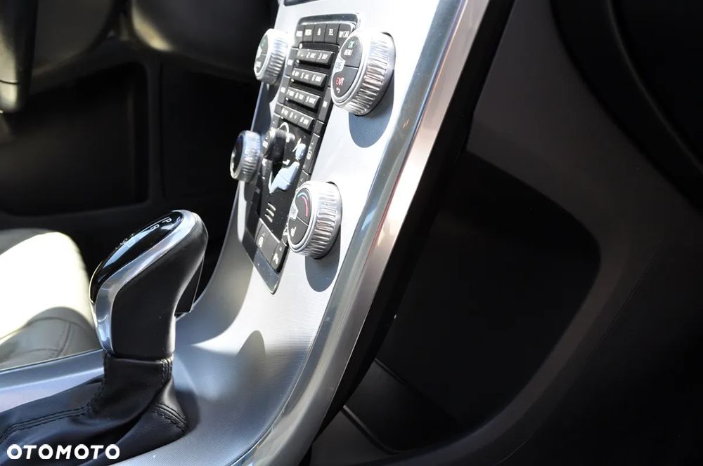 Volvo XC 60 D4 AWD Summum - 33